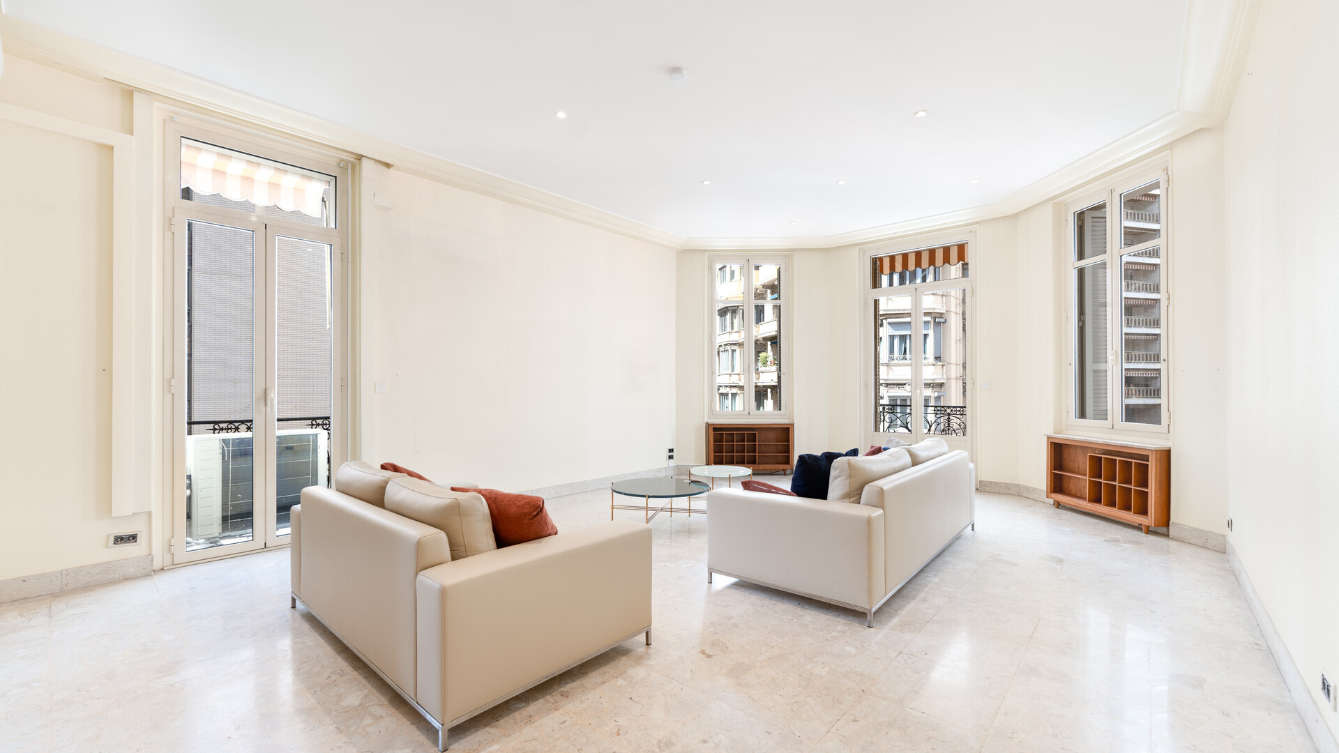 6 rooms apartment in the heart of the Carré d'Or