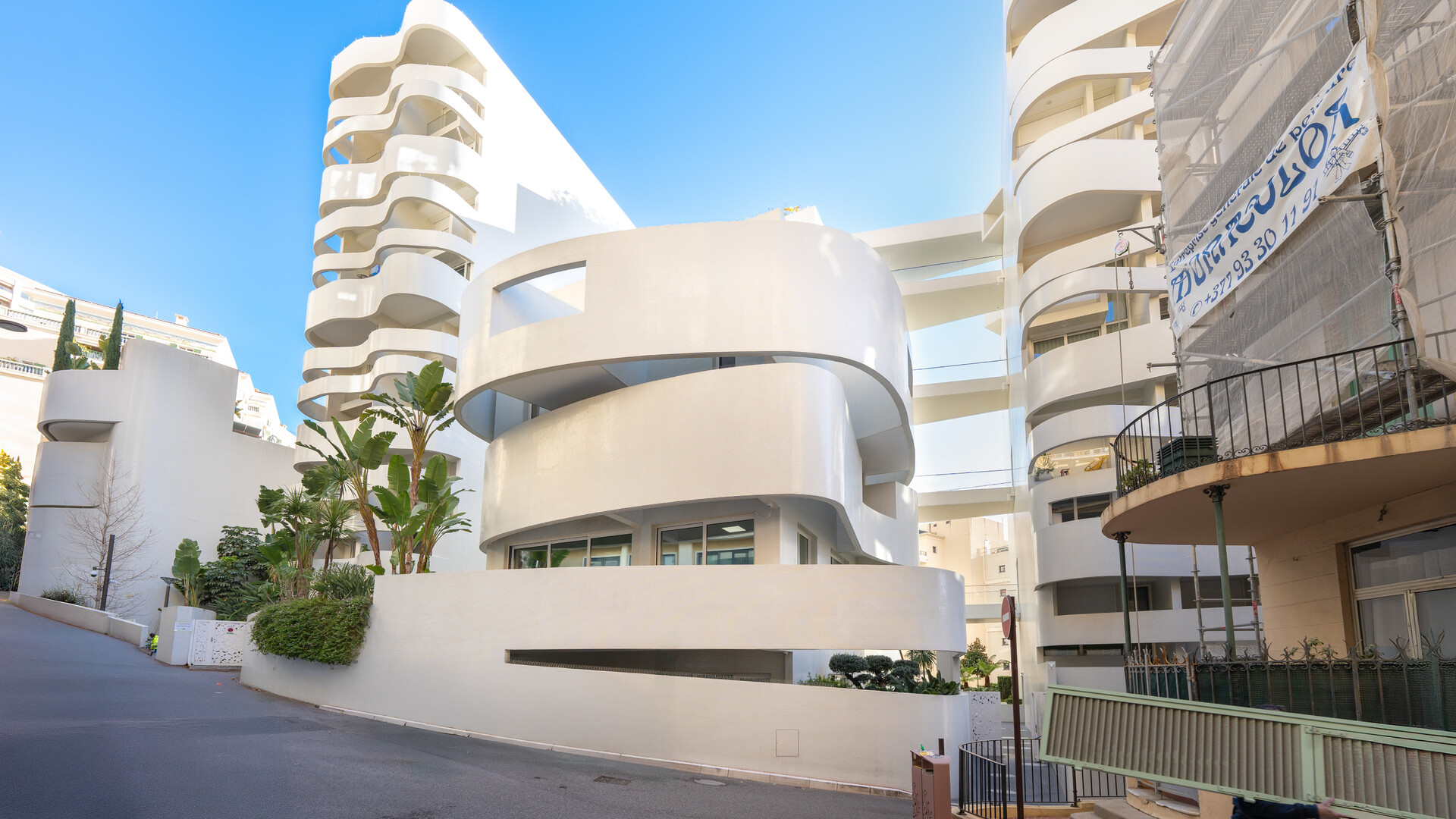 Modern villa in the heart of Condamine.