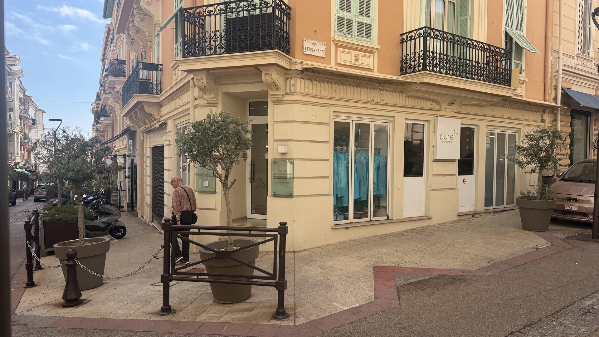 Local condamine avec vitrine