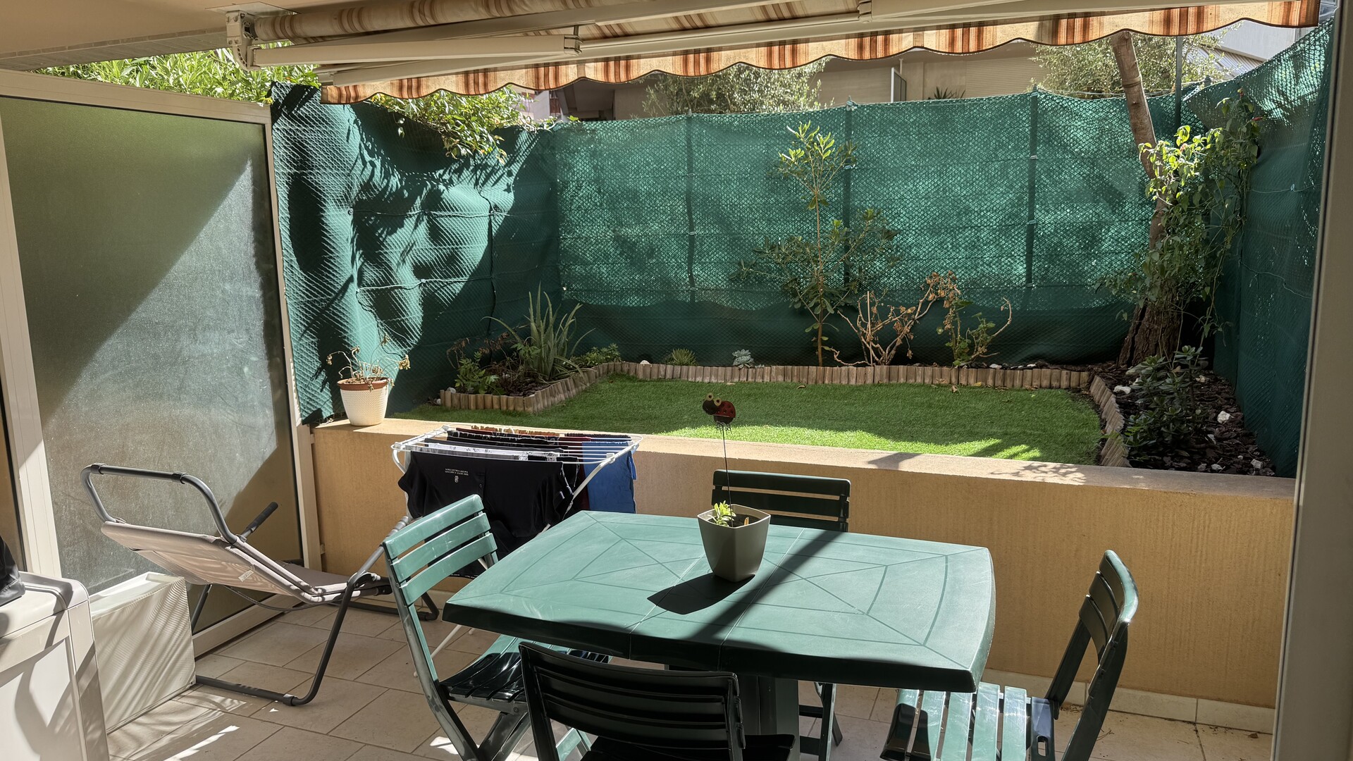 Studio patio palace