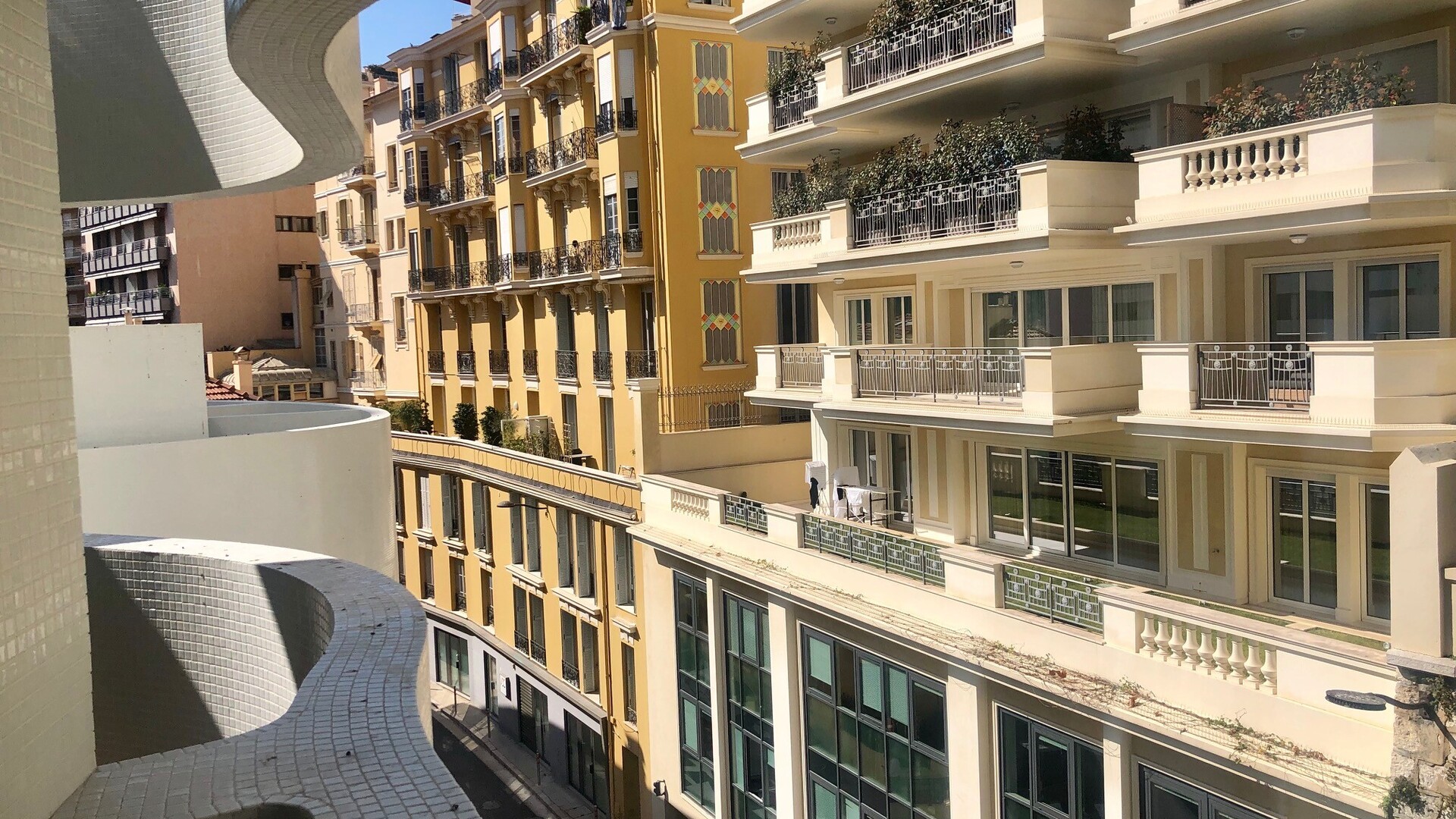 Exclusivity: Amazing duplex on high floor in Stella