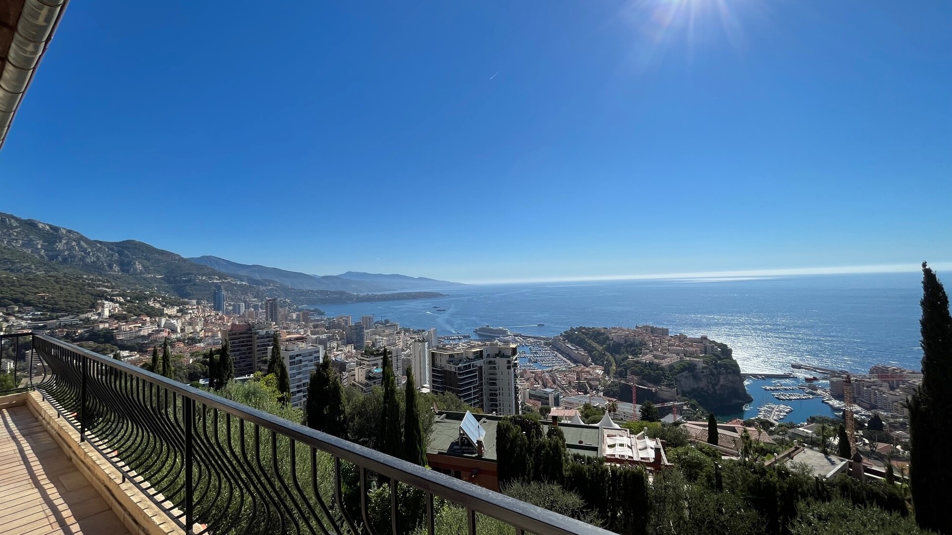Villa situated 5 minutes drive from Monaco, seasonal short rental