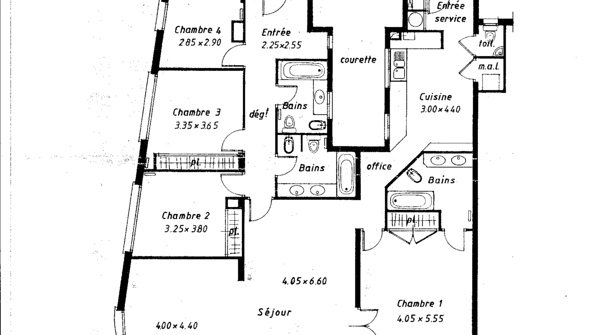 5 rooms for sale in the building 'Santa Monica'.