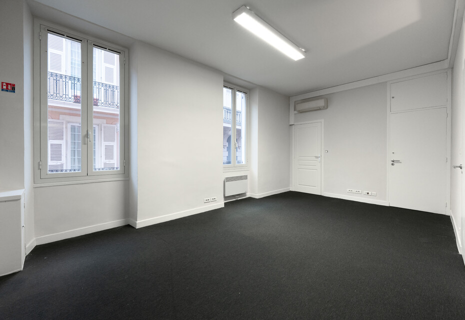 Beautiful 2-bedroom apartment ideally located in the very heart of La Condamine.