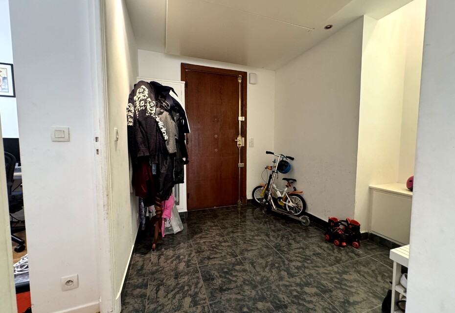 5-room apartment for rent in the “Santa Monica” building.