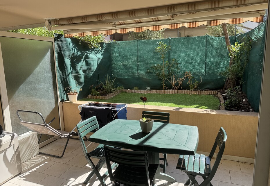 Studio patio palace