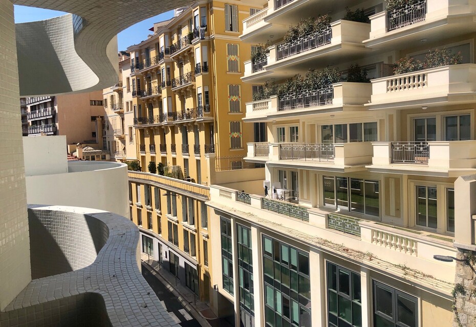 Exclusivity: Amazing duplex on high floor in Stella