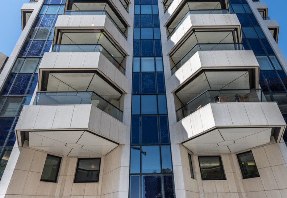 Bel appartement rénové avec belle vue mer dans un immeuble prisé